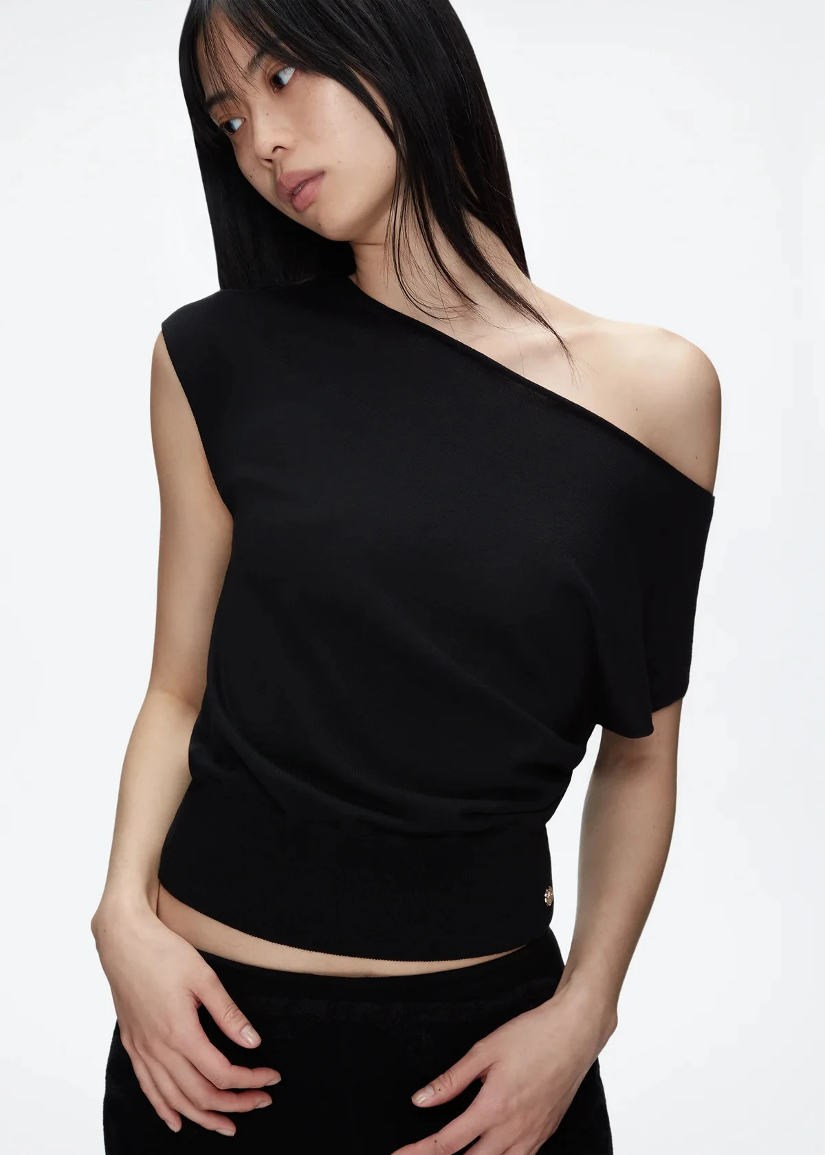 Tank Black Asymmetrical Knitted Top with One-Shoulder Design, Ruched Waist, Short Style, Slimming Effect, Sexy T-Shirt, Casual Asymmetrical Knitted Top