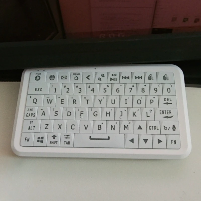 Palm Bluetooth Smart Keyboard Mini Keyboard Gyroscope Dual Mode 2.4G BT5.0 Backlit Wireless Remote Control English for Android