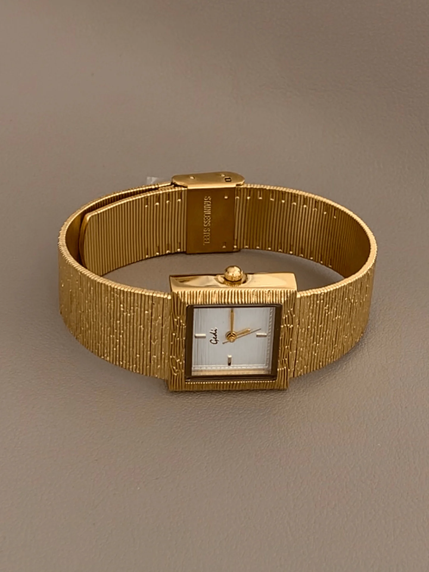 Retro Square Textured Women's Small Gold Watches, Light Luxury Steel Strip Watch Workplace Commuting Watch Quartz Watch Gift