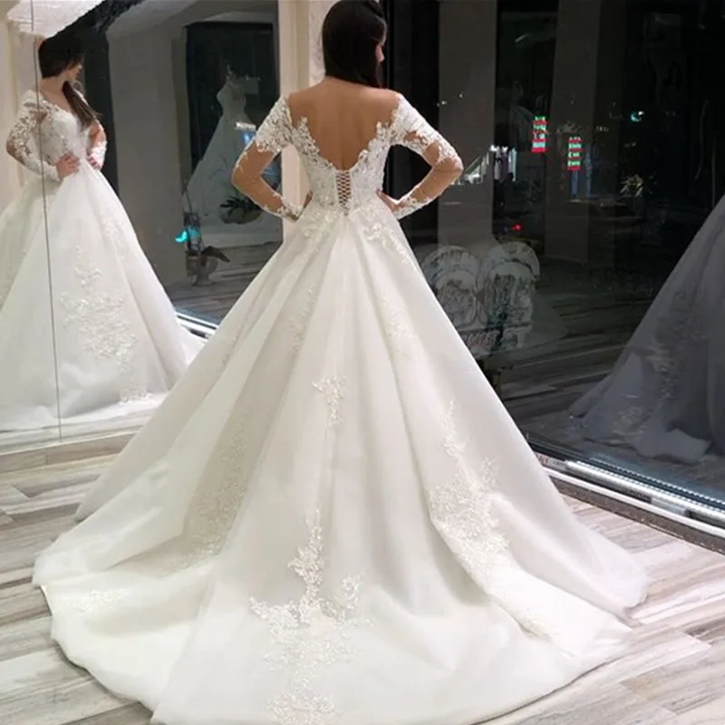Abito da ballo con lacci con scollo a V Abito da sposa semplice ed elegante Abito da sposa in pizzo a maniche lunghe senza schienale Treno Pieghe Robe De Mariée DX22