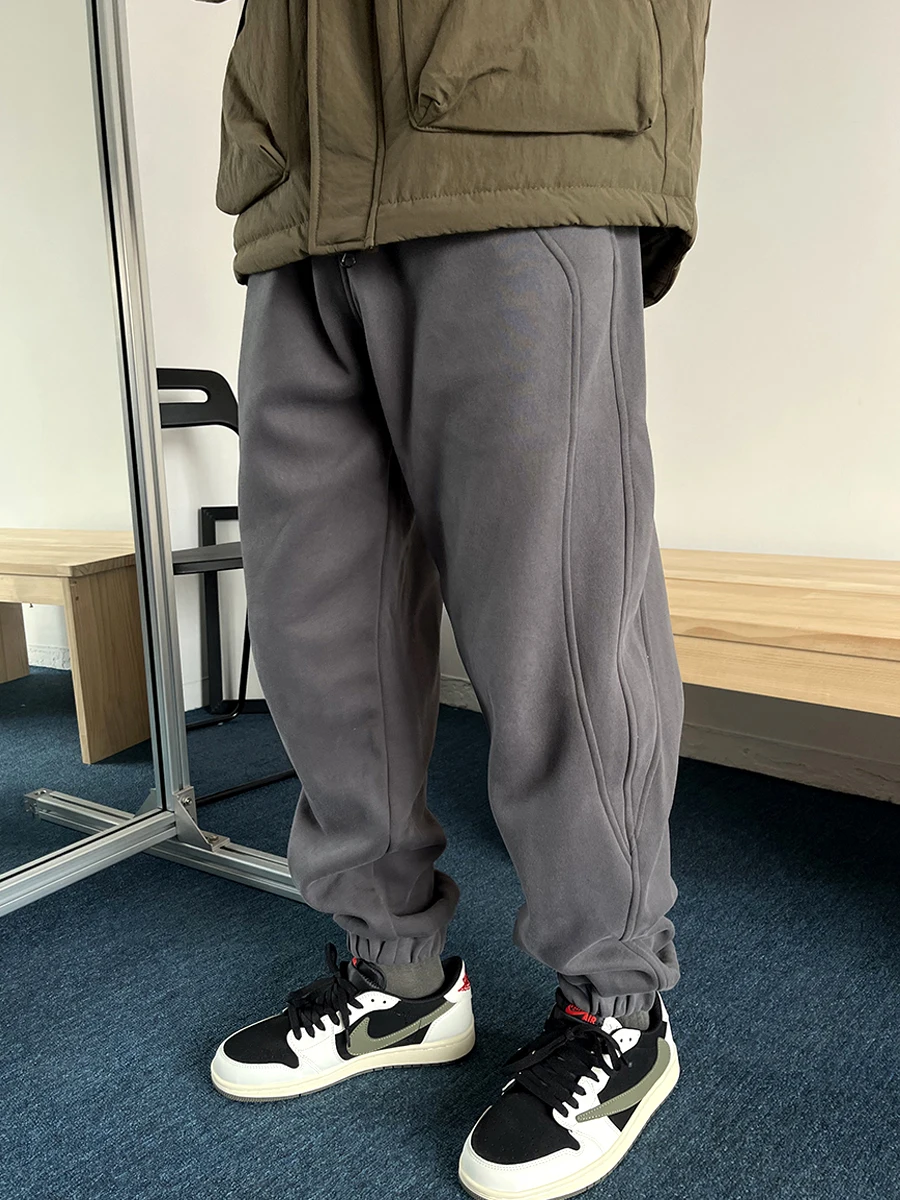 

Trendy Thickened Fleece Lined American Style Winter Sports Pants Loose Fit Casual Trousers for Young Men with Cuffed Ankles