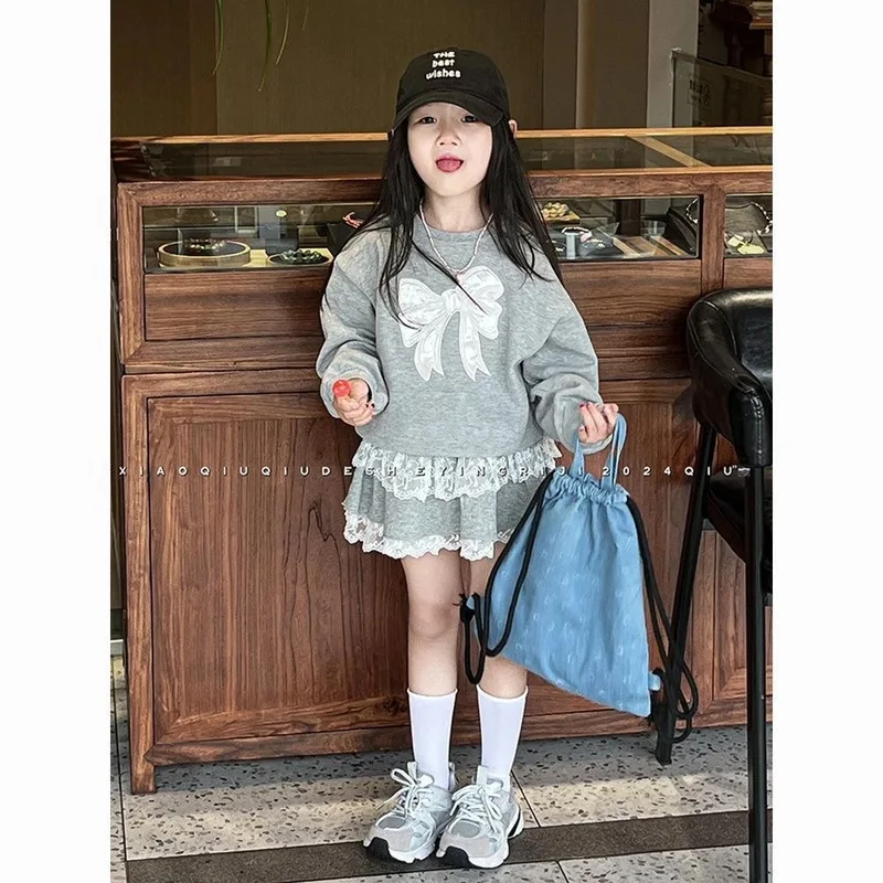 Ropa coreana para niños, sudadera de cuello redondo con estampado de lazo gris claro, falda de encaje para niñas, ropa informal, regalo para niñas, otoño 2025