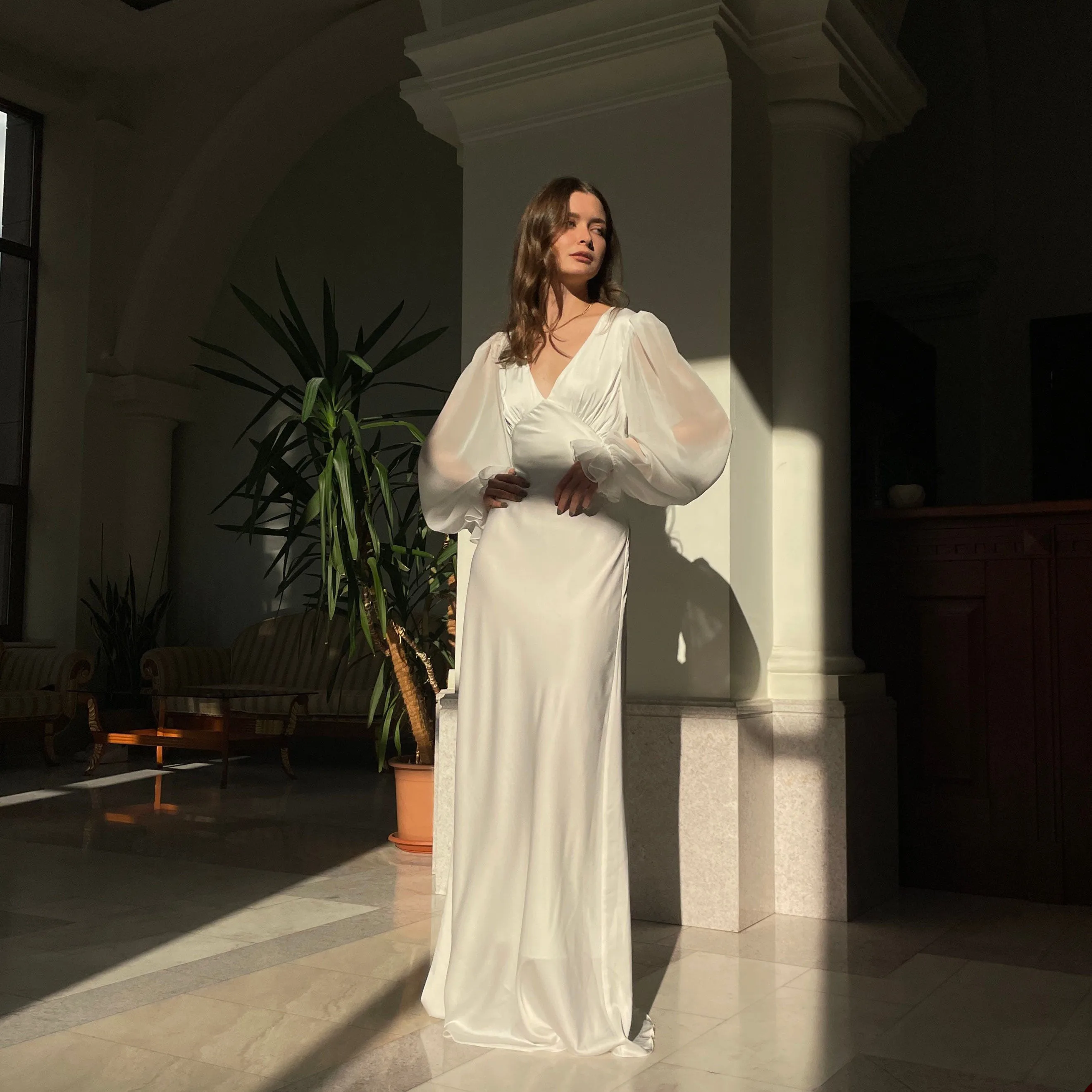 

Satin And Tulle A Line Wedding Dresses Full Sleeve Bridal Gown Deep V-Neck Sweep Train Robes De Vestido