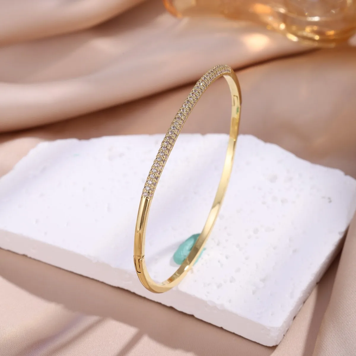 Yupsk أنيقة حساسة مايكرو مطعمة الزركون سوار جديد عصري الشظية الذهب اللون حفل زفاف مجوهرات للنساء