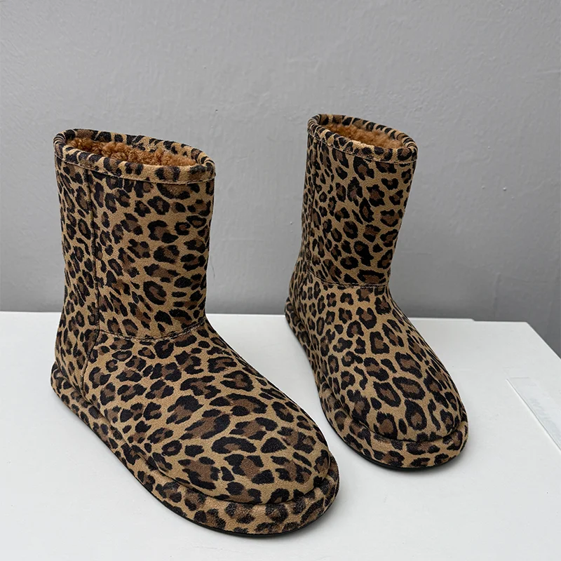 ليوبارد سنو النساء حذاء من الجلد الفراء الشقق أحذية خفيفة أنيقة 2025 شتاء جديد الراحة فستان امرأة الأحذية الدافئة الرياضة Mujer بوتاس