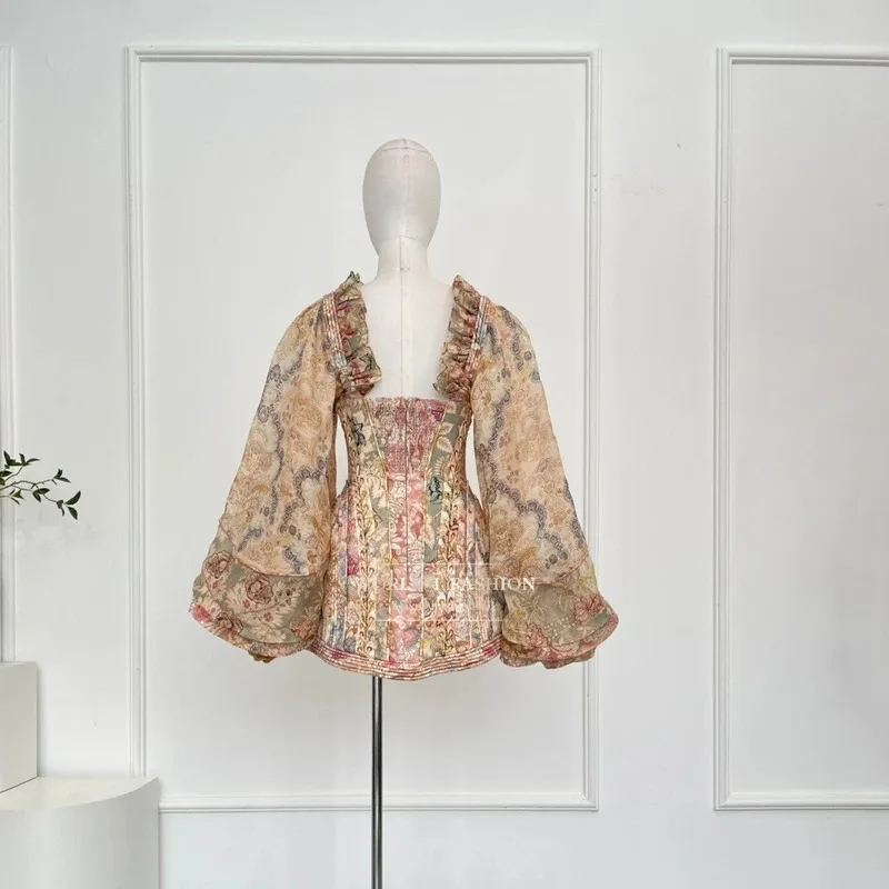 فستان نسائي لخريف 2026 جديد عالي الجودة مزين بالزهور والوردي والبني مطبوع عليه زهور وأكمام طويلة فساتين قصيرة بدون ظهر