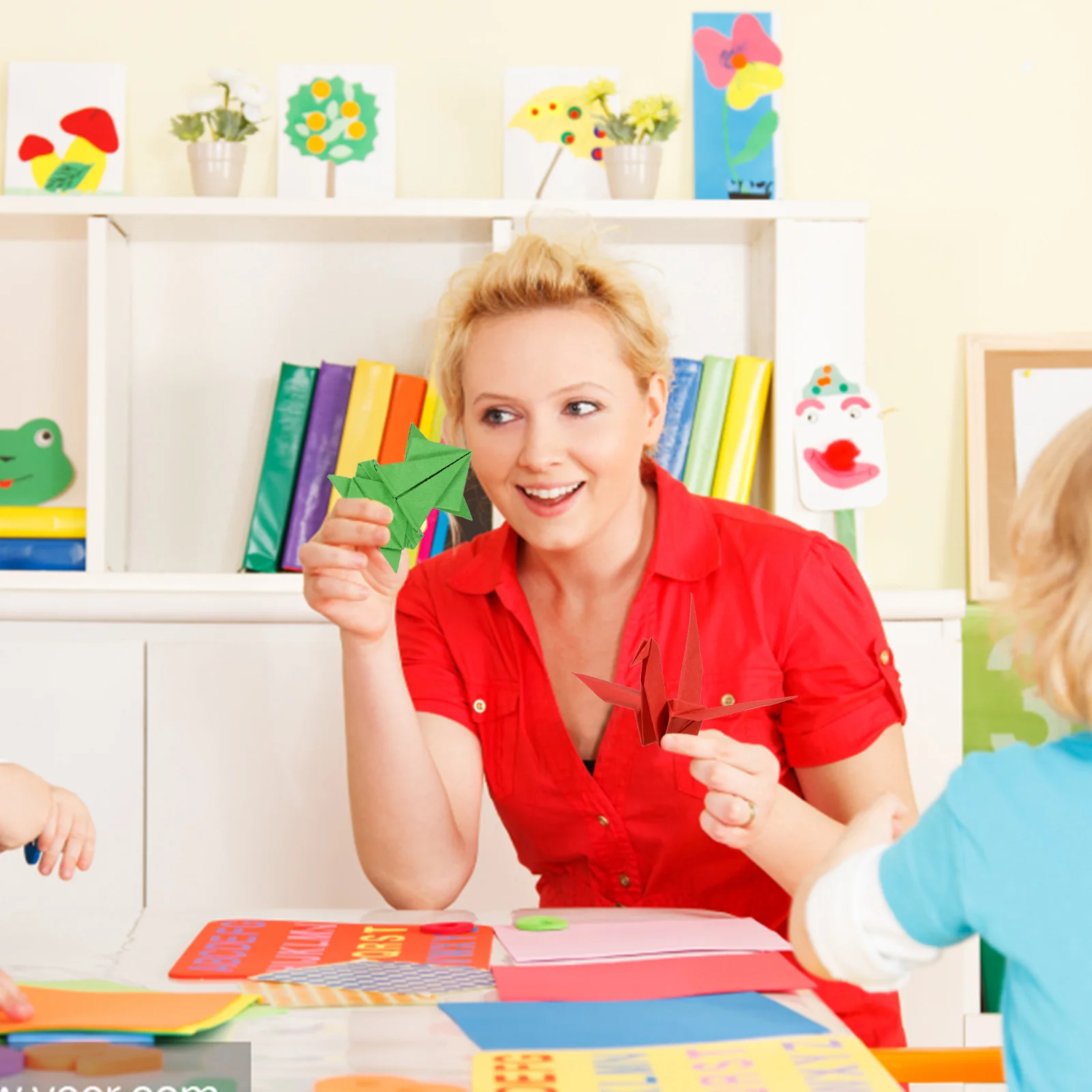 

100 Sheets Colored Square Paper for Origami Thick Flat Edges Craft Paper for School Home Art Classes Origami Papers