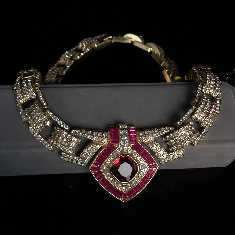 

Vintage Light Luxury Metal Inlaid Zircon Necklace High-Quality Woman Jewelry Fashion Dress Banquet Accessories Handmade New
