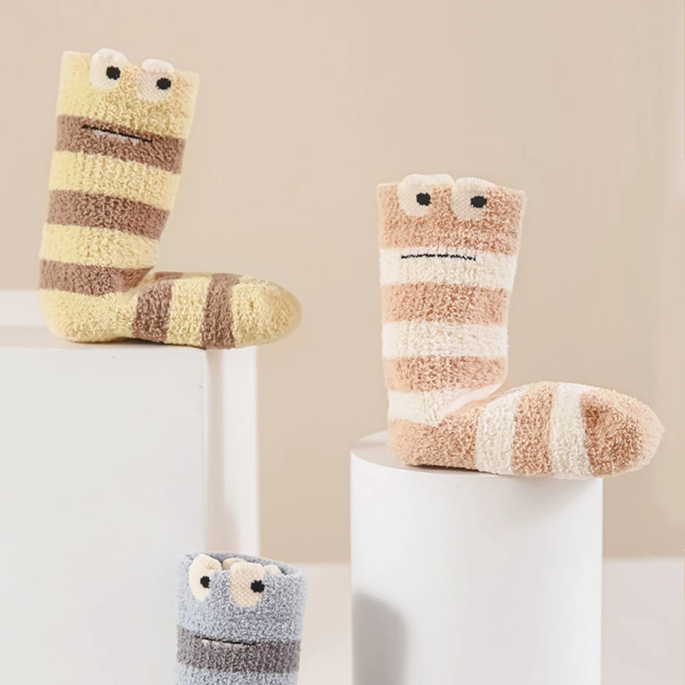 5 Paar/Lot Korallenfleece-Babysocken, Herbst-Winter, dicke, warme Socken für Kleinkinder, mittelhohe Socken, niedliche Cartoon-Frosch- und Streifenmuster, weiche Socken für Kleinkinder – Detail 5