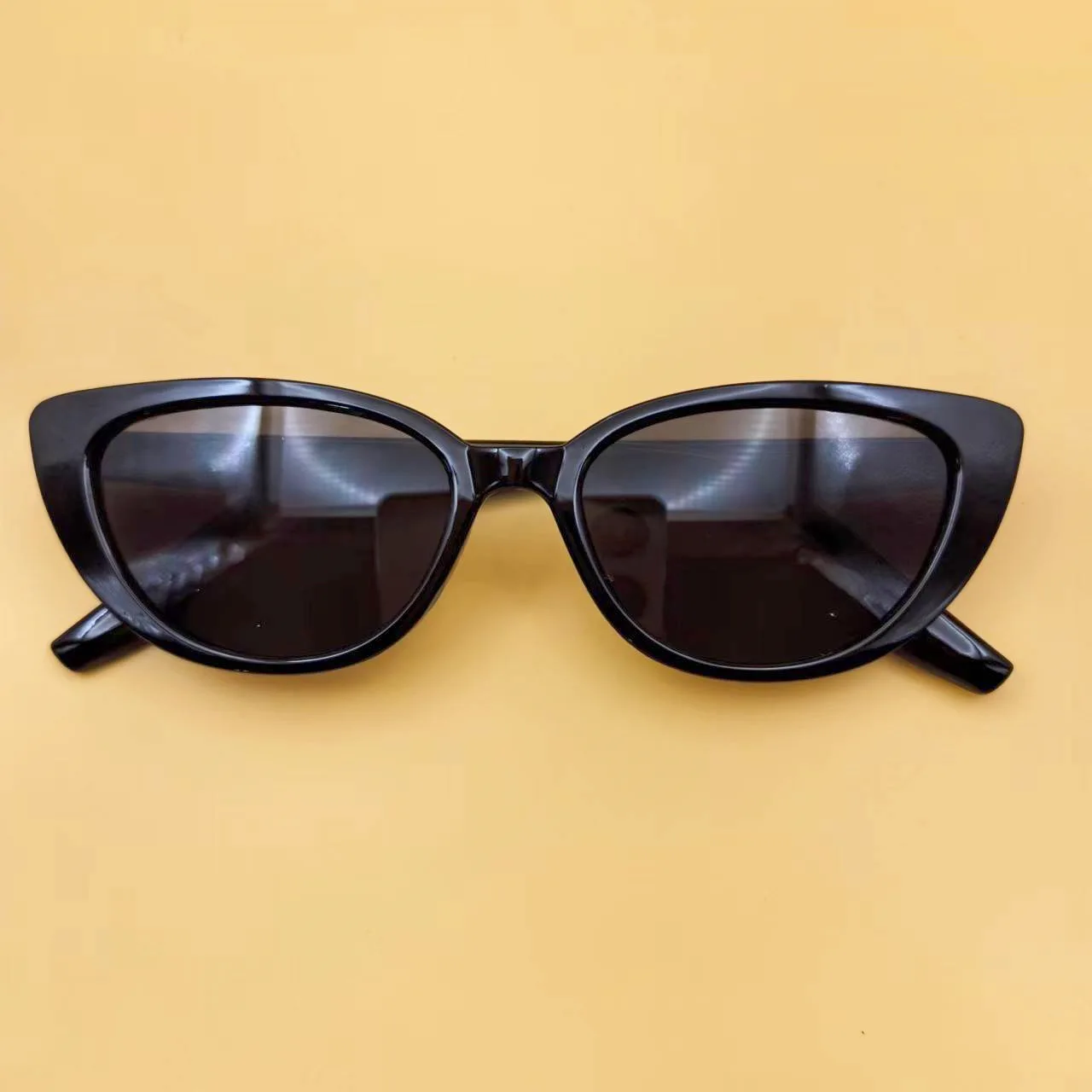 KLASSNUM New Small Frame Vintage Cat Eye Sunglasses for Women UV400 Protection Eyewear Fashion Trendy Streetwear Accessories