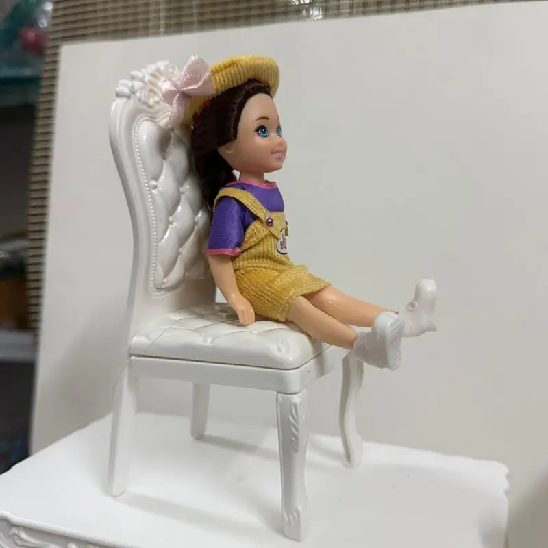 ลดราคาสุดคุ้ม 6 ชิ้น/ชุด ของเล่นเด็ก ตุ๊กตาจิ๋ว เฟอร์นิเจอร์บ้านตุ๊กตา โต๊ะอาหารขนาดเล็ก เก้าอี้ โต๊ะทำงาน จัดส่งเร็ว ของตกแต่งบ้านตุ๊กตา