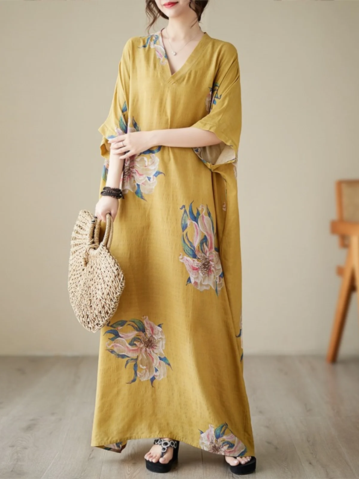 レトロな花柄プリントのマキシ丈ワンピース、スリムでゆったりとしたフィット感、夏のヴァイオンスタイル、Vネック、Aライン、ドレープ、女性用ファッション