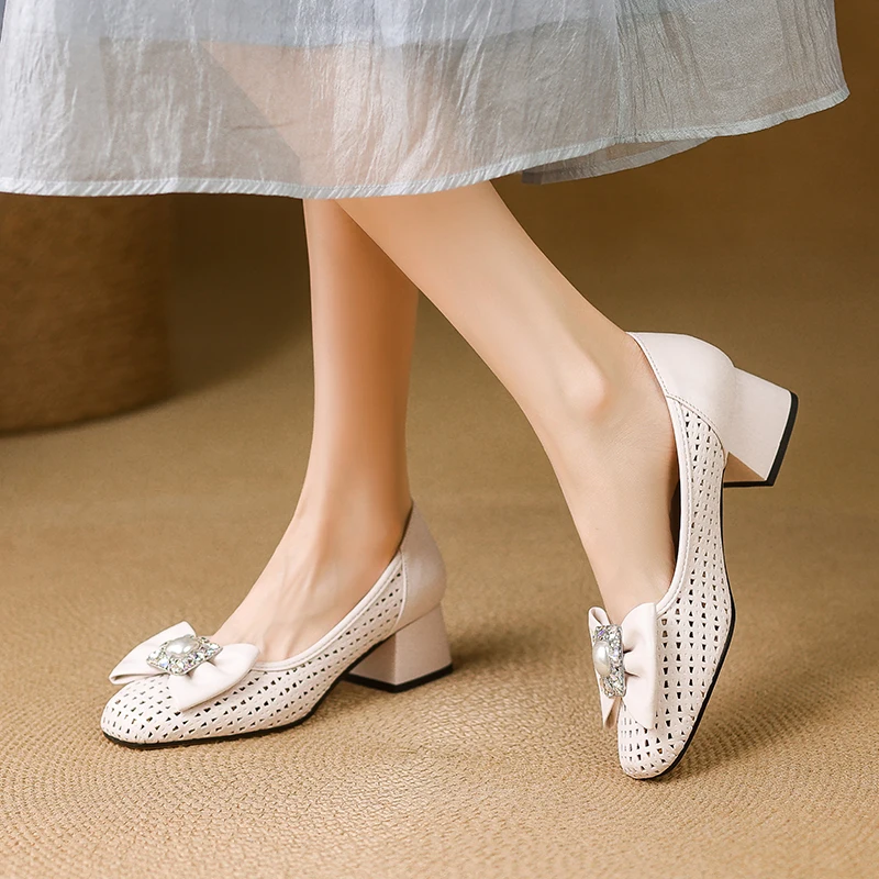 

Весна-лето Новые милые женские туфли-лодочки с полым вырезом и бантом, синие, розовые, на среднем каблуке, женские модельные туфли-лодочки, большой размер 45, 47