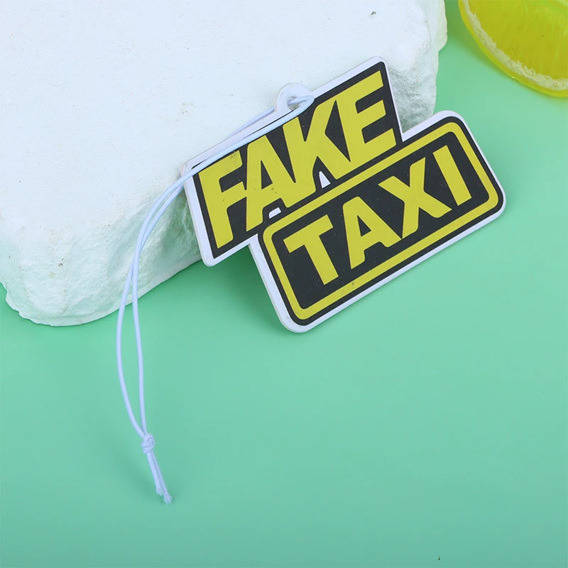 Anime Decor Deodorante per auto Specchietto retrovisore Ciondolo Racing Auto Profumo Profumo Falso Taxi Accessori per la decorazione dell'auto