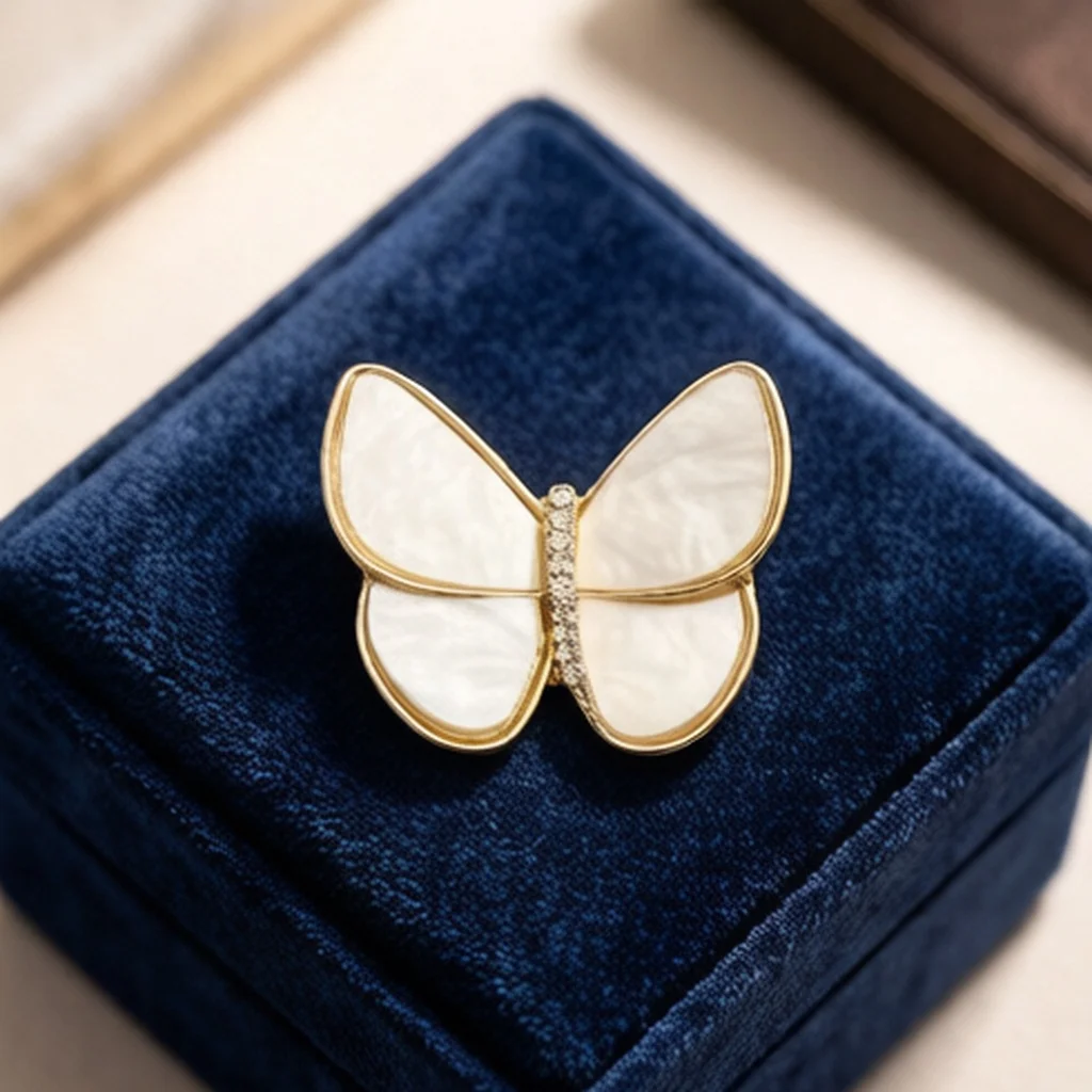 New Commuter Shoe Badge, Best Anti-Exposure Accessory, Metal Shoe Badge, Stylish and Versatile, Clothing Embellishment, Personalized Outfit, Decorative Pin, High-End Suit Lapel Pin, Themed Brooch, Women's Suit Pin, European Retro Pin, Date Accessory, Silk Clip