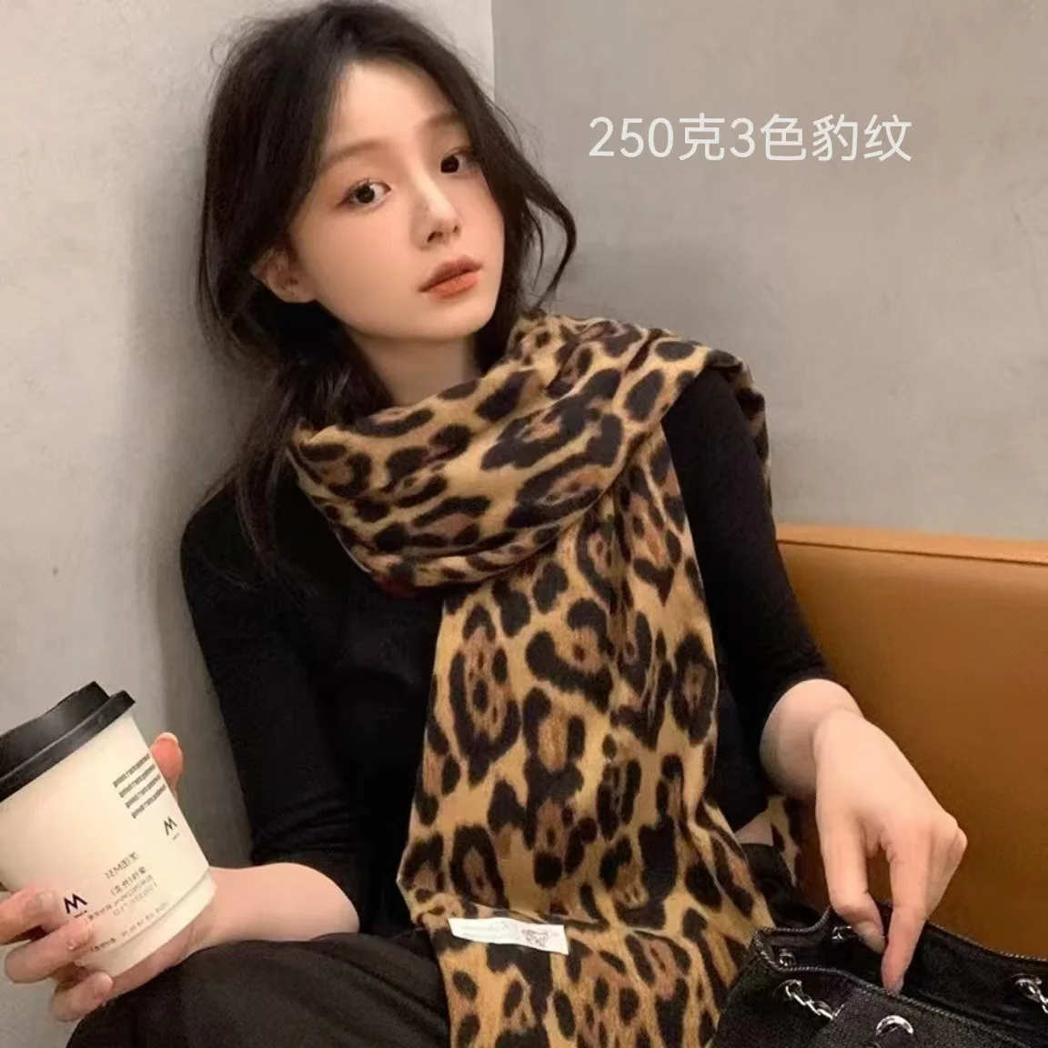 

Retro Leopard Print Scarf for Women Autumn Winter Classic Cashmere Tassel Shawl 2025 Warm Pashmina Fashion Girl Scarves Wh279