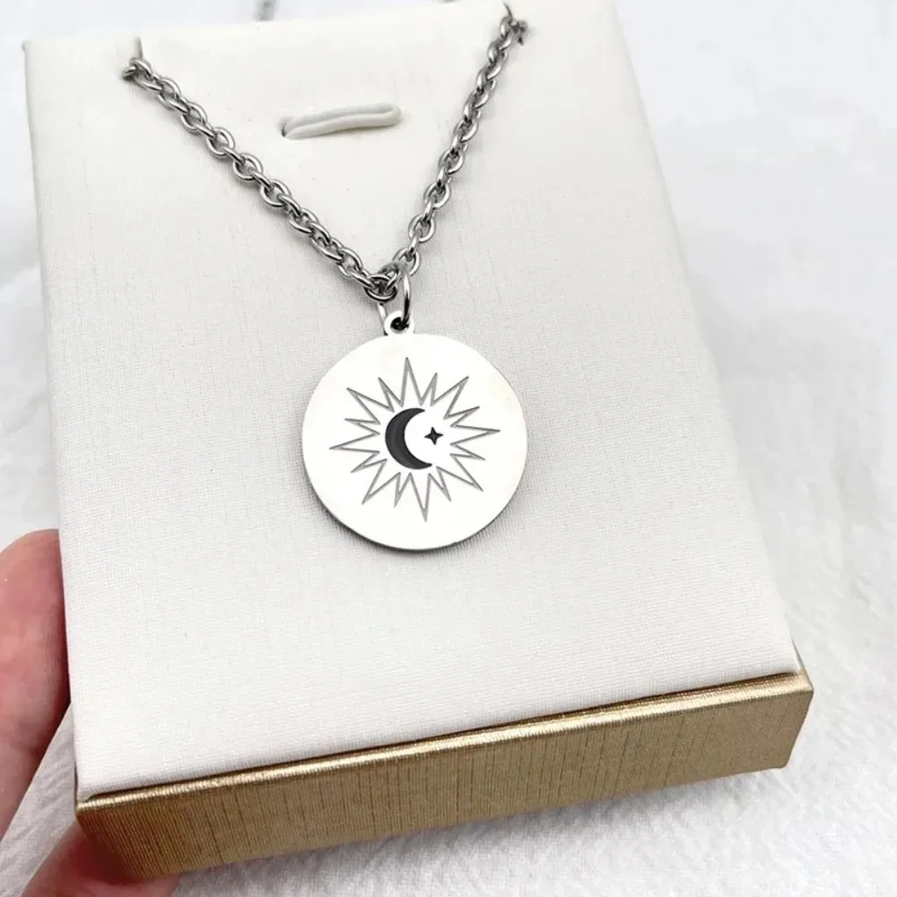 Minimalist Personality Trend Moon Star Round Pendant Necklace Couple Street Niche Jewelry Accessories Birthday Gift