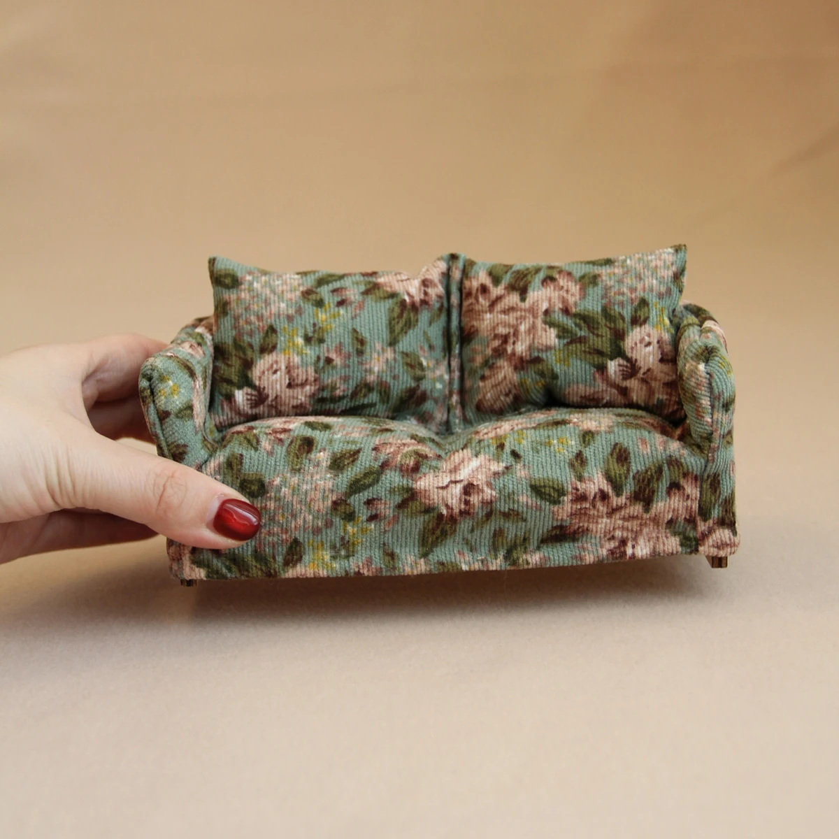 Muebles artificiales en miniatura, sofá doble Floral de pana 1:12 para muebles para el hogar de casa de muñecas Bjd Ob11