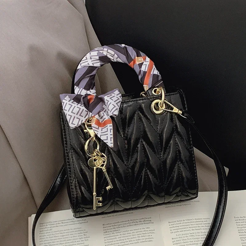 

Small Handbag Women Famou Brand Classic Quilted Design Handbag Women Shoulder Purse Pu Leather Shoulder Bag Female Crossbody Bag