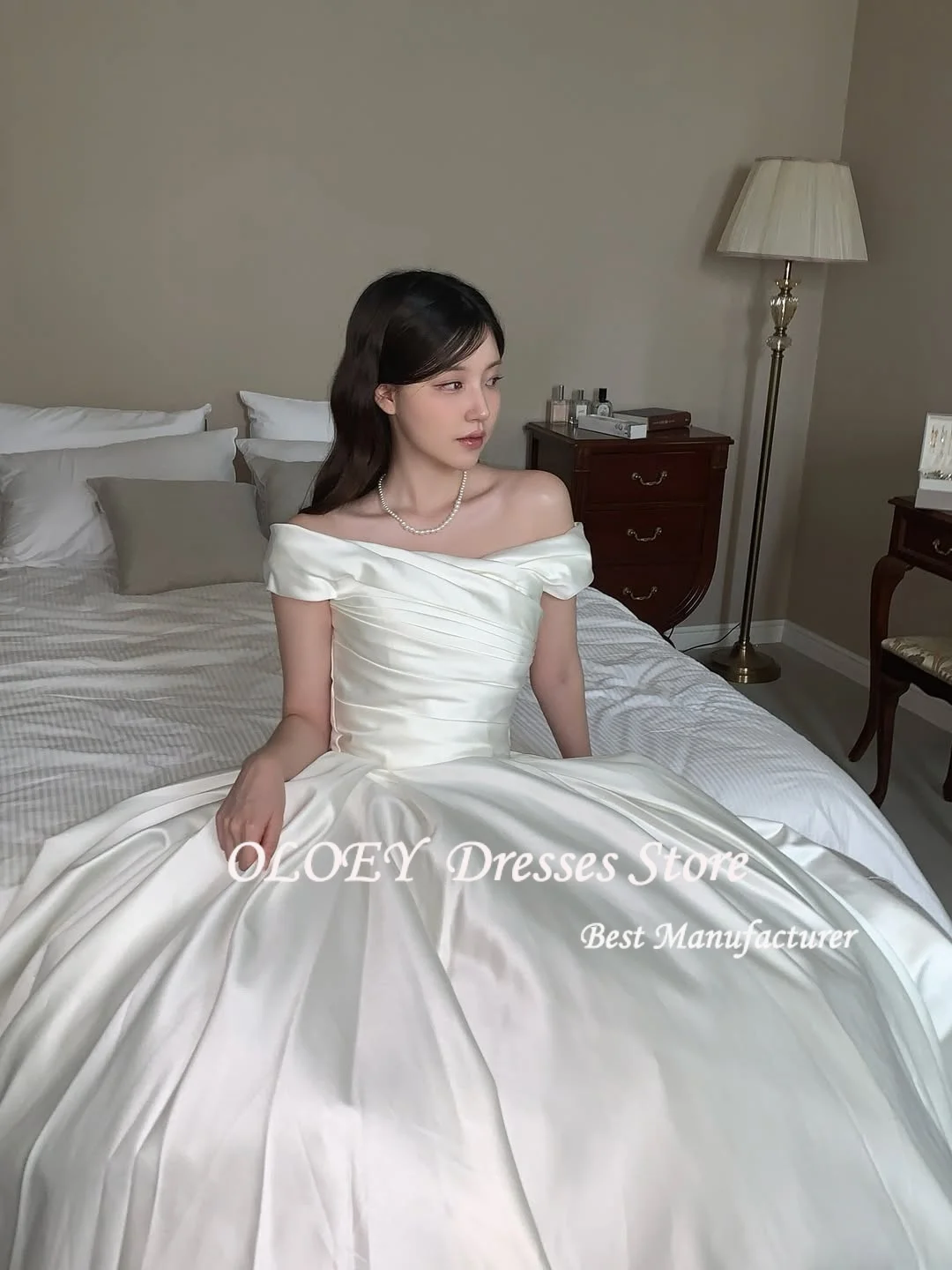 فساتين زفاف كورية أنيقة مكشوفة الكتف من OLOEY على شكل حرف a من الحرير والساتان لالتقاط الصور فساتين زفاف بسيطة مخصصة مشد الزفاف #4