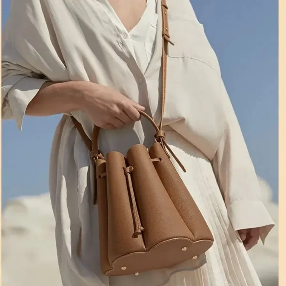 

Sac de rangement design de niche po à cordon de serrage, sac à main élégant à bandoulière simple, nouvelle collection 2025