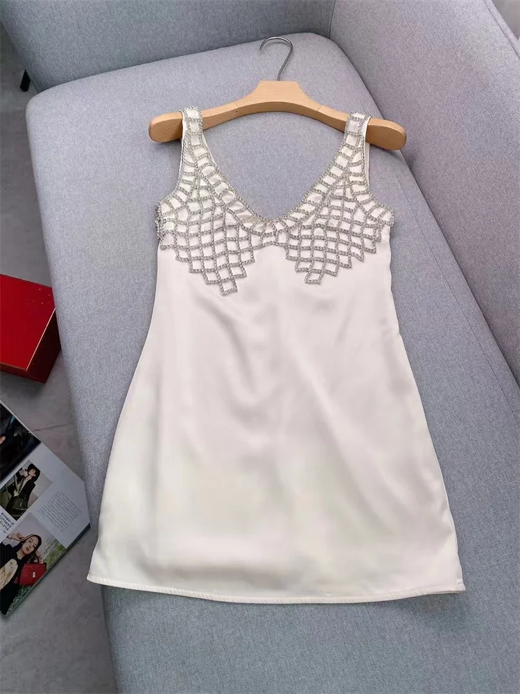 2024 Early Autumn New Fashion V-neck Tank Dress Women Elegant Rhinestone Decoration Sleeveless Backless Mini Robe Ladies