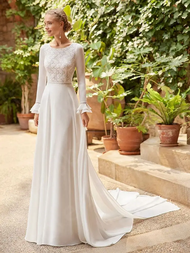 2024 New Arrival Lace Wedding Dresses Boho Bridal Gowns Beach Long Sleeves Bride Dresses Round Neck Wedding Gowns White Back Out