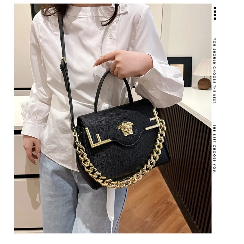 

2025 Новая модная женская сумка, однотонная универсальная сумка, маленькая квадратная сумка с откидной крышкой, трендовая сумка через плечо премиум-класса