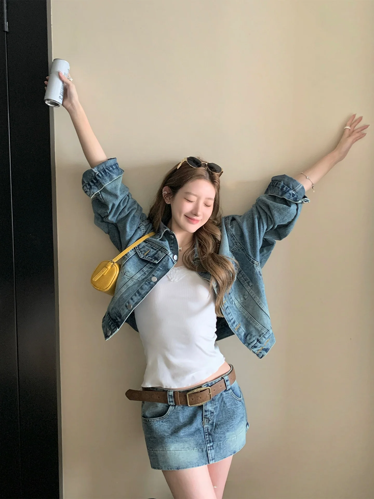 

Ретро-комплект из синего джинсового топа и юбки для женщин: новая коллекция весна-осень, укороченный топ и юбка-обертка, комплект из двух предметов, модный комплект с драпировкой.