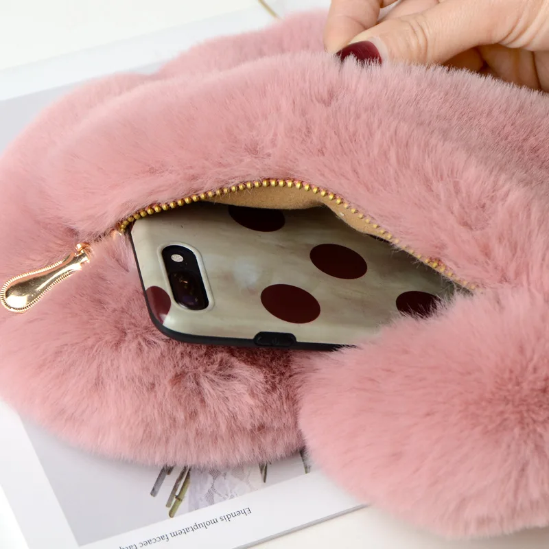 Fashionable Women\'s Faux Fur Cute Heart-shaped Portable And One Shoulder Plush Crossbody Bag Suitable for Giving To Girlfriends