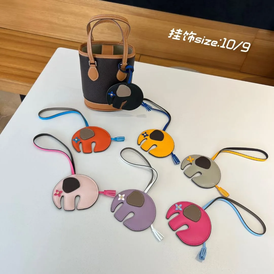 

Genuine Leather Elephant Keychain with Lanyard Fashion Bag Pendant Exquisite High-end Car Hanging Ornaments