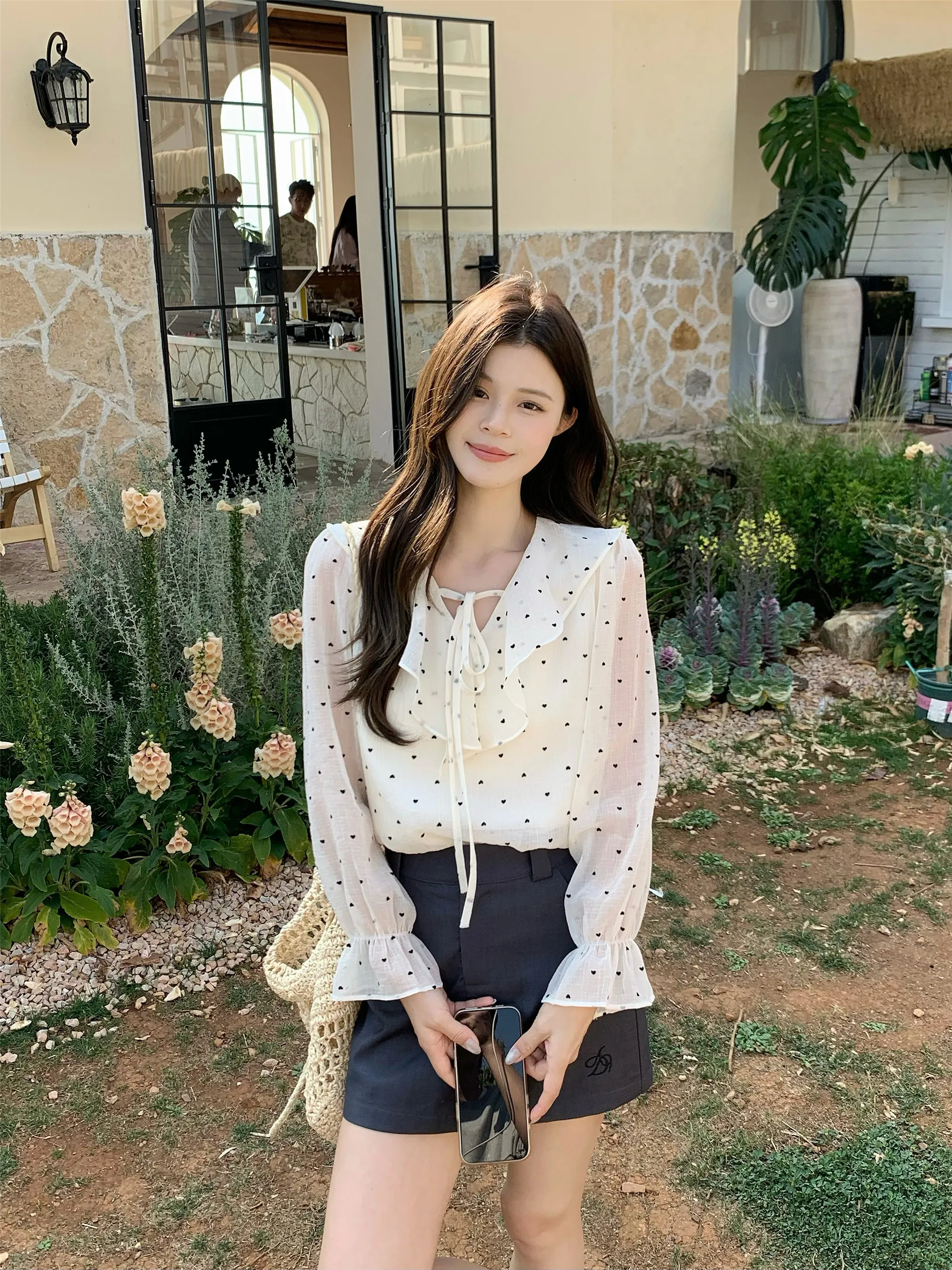 

Женская свободная блузка Kumikumi в горошек с длинным рукавом, модный весенний топ с V-образным вырезом и кружевной отделкой, легко носить