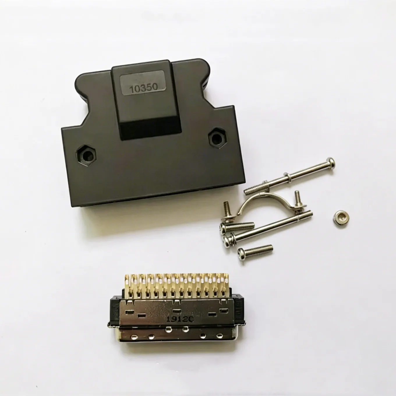 Original new 100% connector 10350 ASD-CNSC0050 MR-J3CN1 50-core joint VW3M4112
