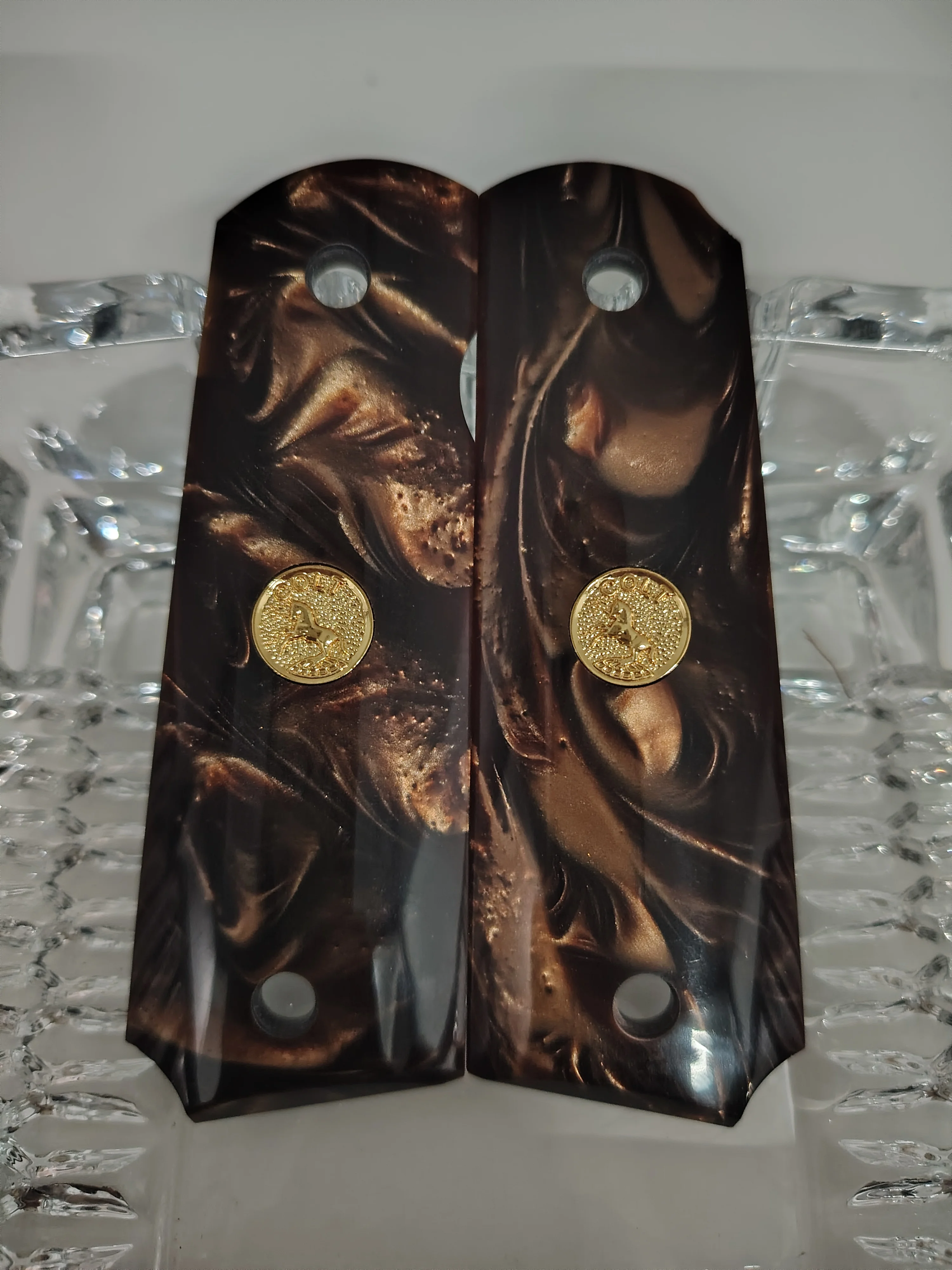 1911 그립스 풀 사이즈, 브라운 펄 골드 콜트 메달리온, 콜트, 킴버, 스프링필드, 레밍턴, 락 아일랜드, 군사 지휘관용에 적합