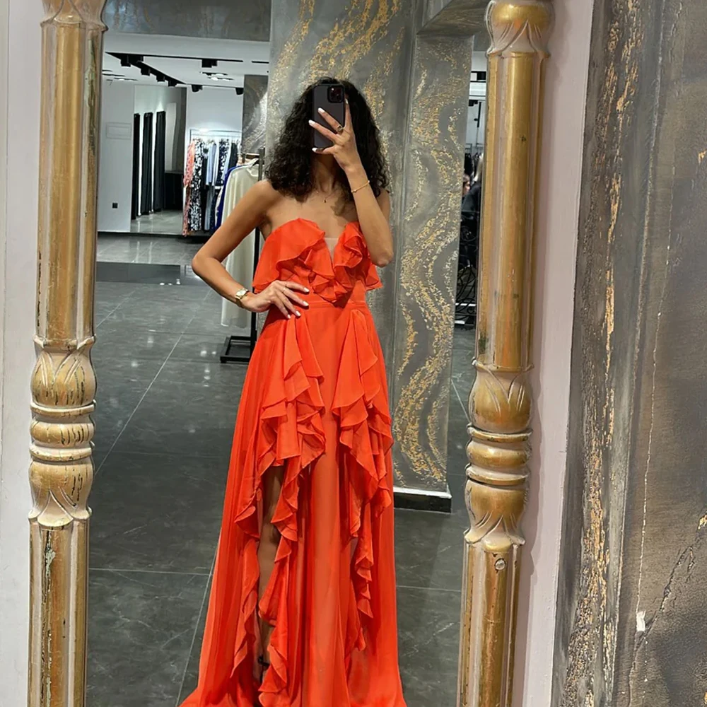 Elegant Orange Chiffon Prom Dresses Sweetheart Neck Sleeveless Evening Gowns Ruffles A-Line Party Gowns Front Slit فساتين السهرة