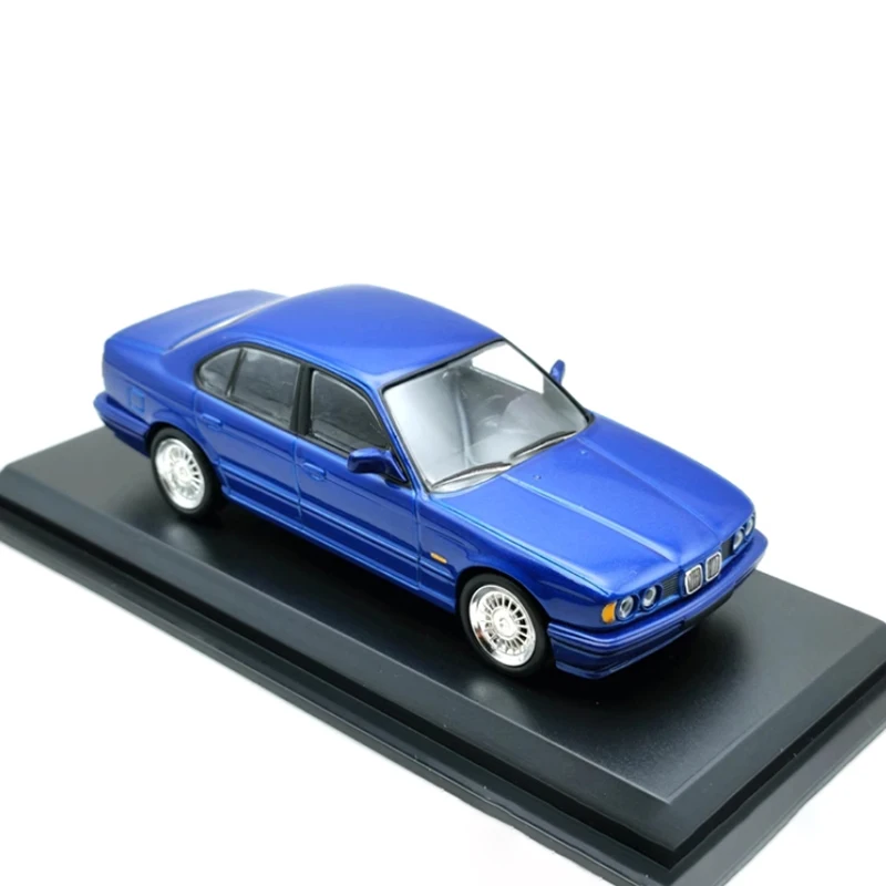 Diecast 1:43 Scale M5 Alloy Classic Retro Sports Car Model Finished Product Simulation Toy Collection Gift Static Model