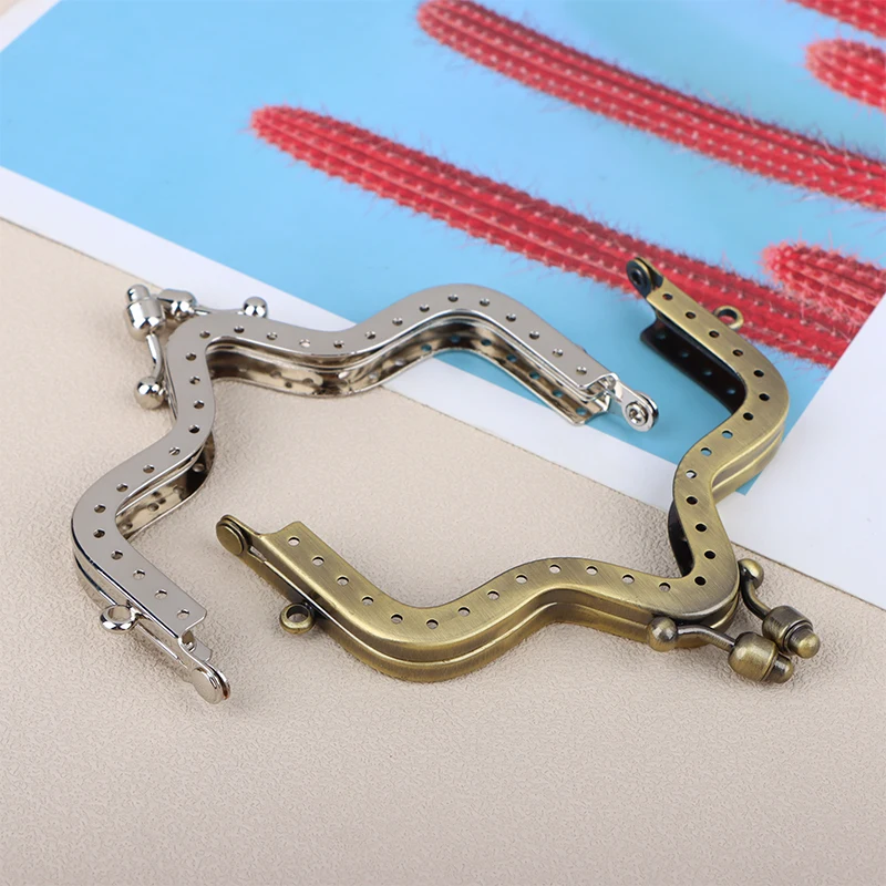 1Pc Vintage Pattern Metal Purse Frame Kiss Clasp Purse Clasp Frame Bag Kiss Clasp Lock Frame Buckle Bag Hardware Accessories