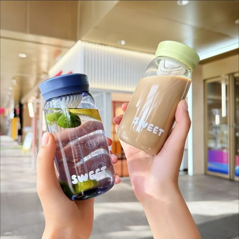 Einfacher und frischer Mini-Becher, hochtemperaturbeständiger, bruchsicherer tragbarer Plastikbecher für Milch und Obst, gemessener Taschenbecher