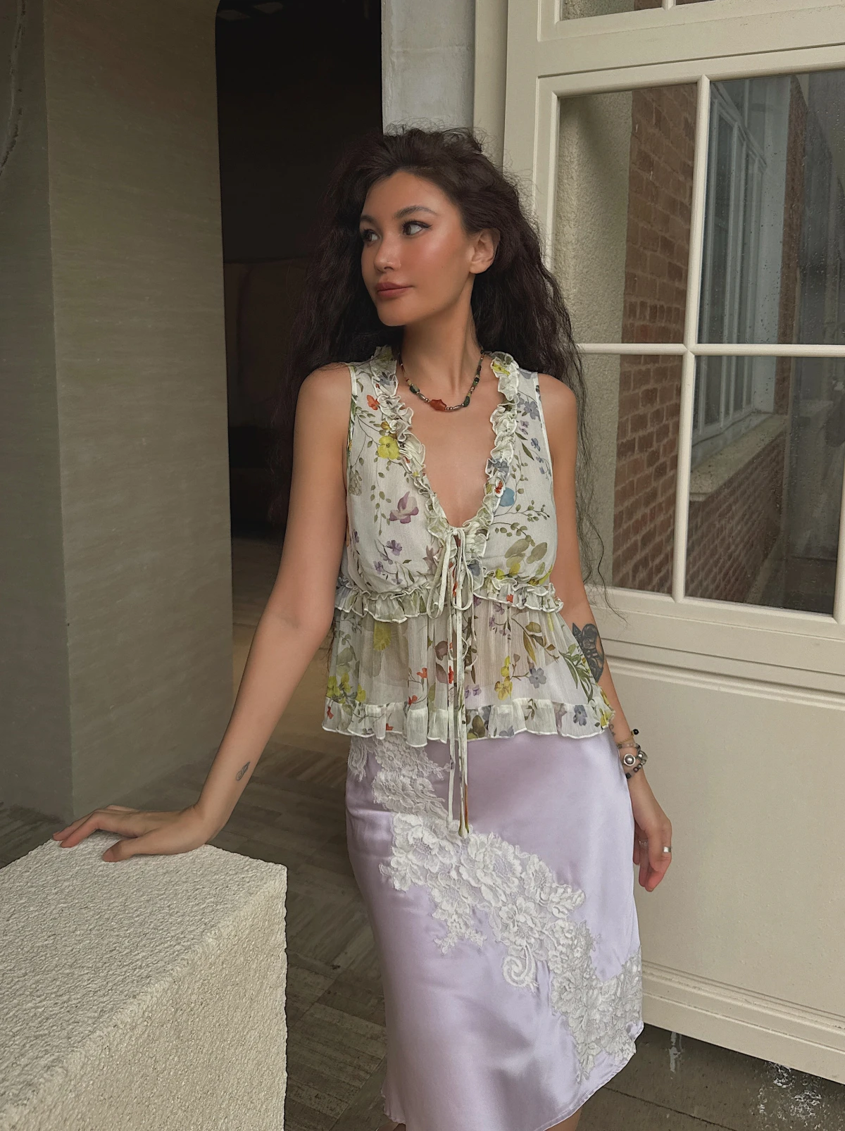 

DuanStyle Fashionable Lace Trim Asymmetrical Mid-Waist Design Showgirl Style Half Skirt Lavender Purple Women's Skirt