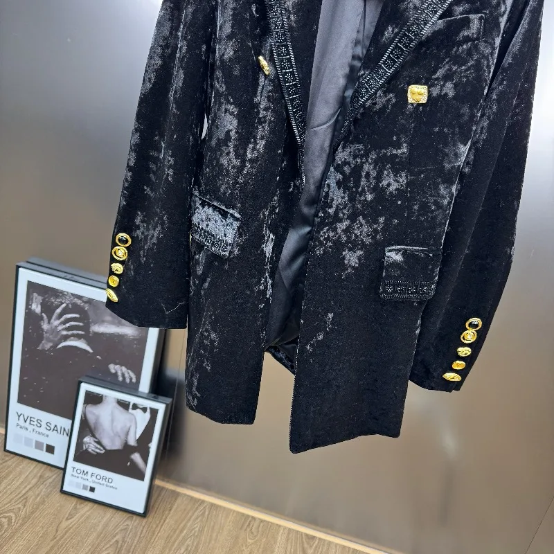 2025 الخريف المتخصصة مشبك معدني ثقيل سستة مطرز كم طويل المخملية السترة معطف المرأة ركاب الأعمال سترة سوداء