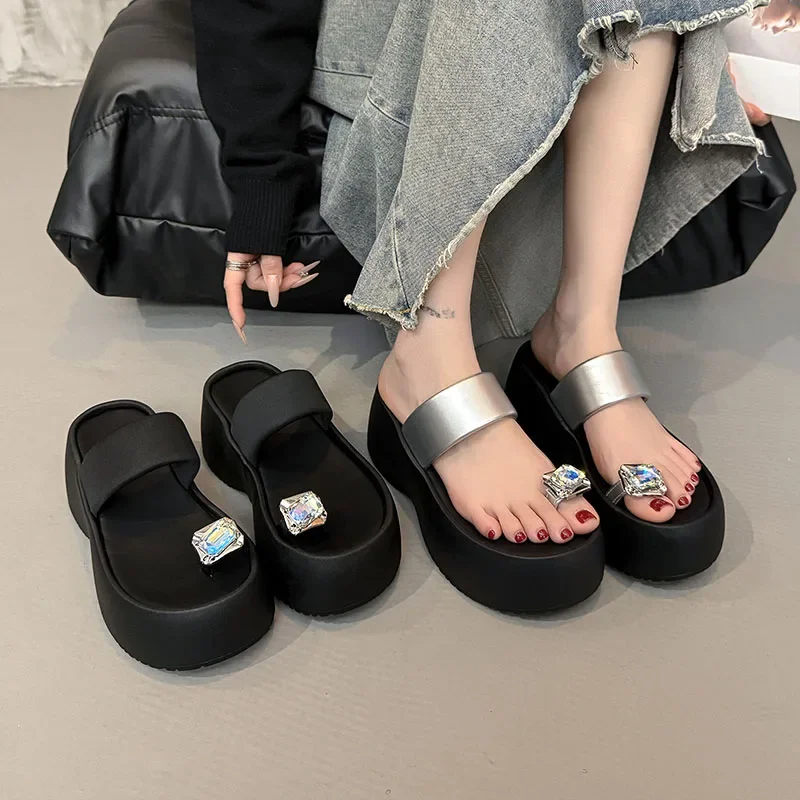 

Блестящие шлепанцы, женские туфли 2021, резиновые шлепанцы, тапочки на каблуке, прозрачные гавайские туфли на платформе с высокими летними кристаллами, супер резиновые шлепанцы F