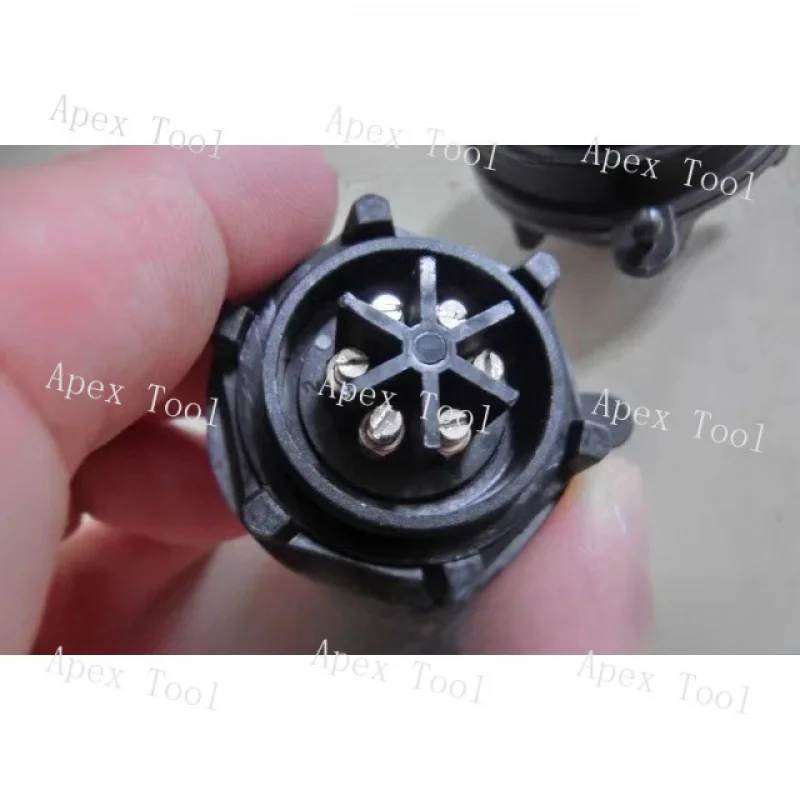 

Разъем для монтажа на панели BULGIN PX0738/S, гнездовой игольчатый держатель 6P может быть оснащен воздушной стыковкой корпуса PX0799.