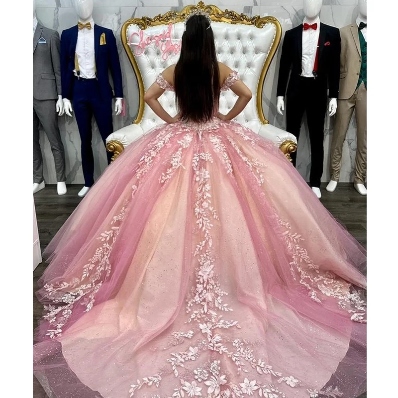 2025 أحمر الخدود ثلاثية الأبعاد الزهور منتفخ Quinceanera فساتين لحضور الحفلات الموسيقية قبالة الكتف مطرز الدانتيل طويل الحلو 16 فساتين Vestidos 15 Anos