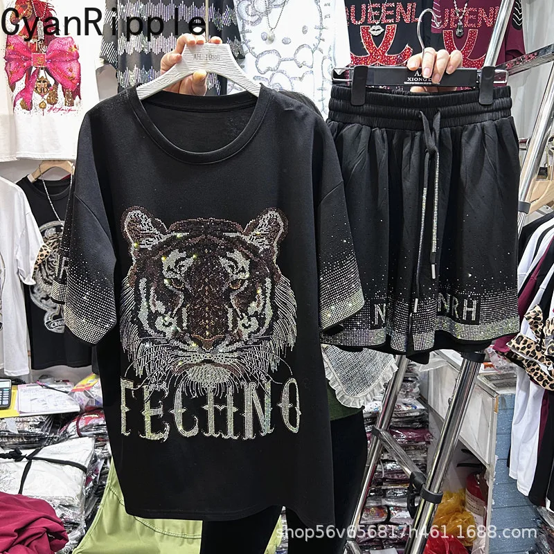 

Женский комплект из двух предметов Domineering Tiger Hot Diamonds: универсальная летняя свободная футболка с коротким рукавом + шорты с эластичным поясом