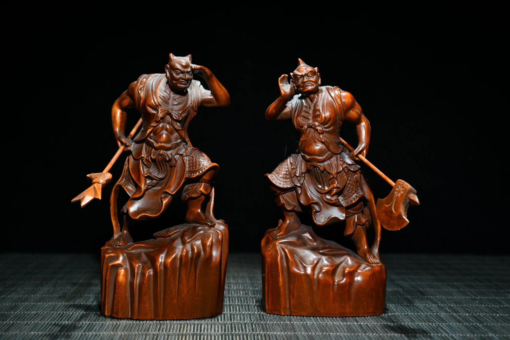 Old Boxwood clairvoyance Shunfeng Ear 2 Door Gods immortal guardian deity Standing Buddha Study screen Amass wealth Ornaments