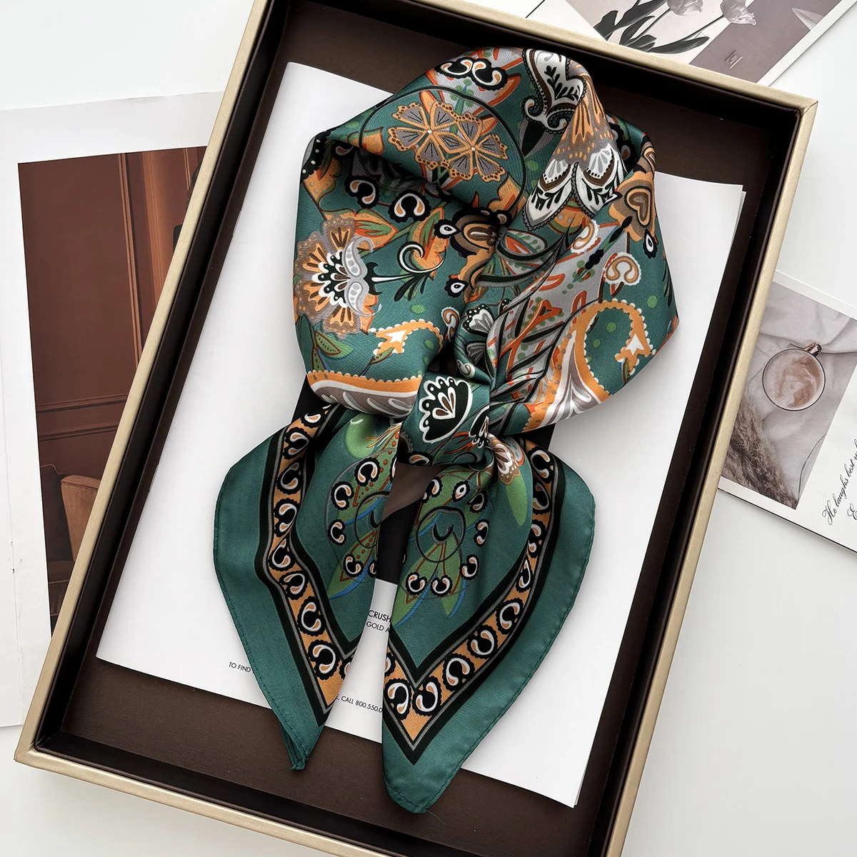Frühling Sommer Lotus Print Satin Schal Quadratisches Halstuch für Frauen Kopfwickel Mode Dekoratives Accessoire Bandana – Detail 3