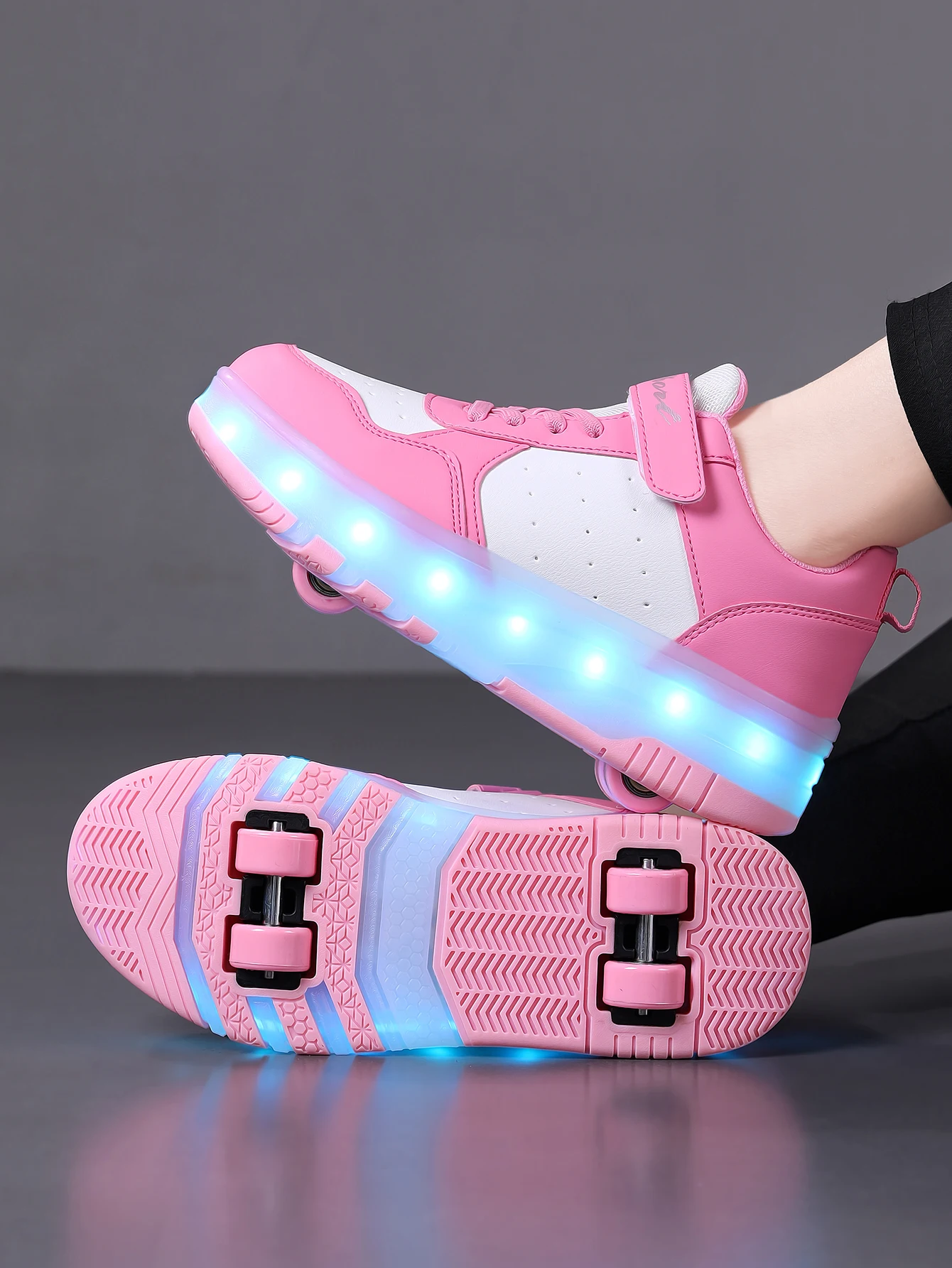 

Upgraded fashionable children's and teenagers' walking shoes enhance stability, detachable dual-use sports