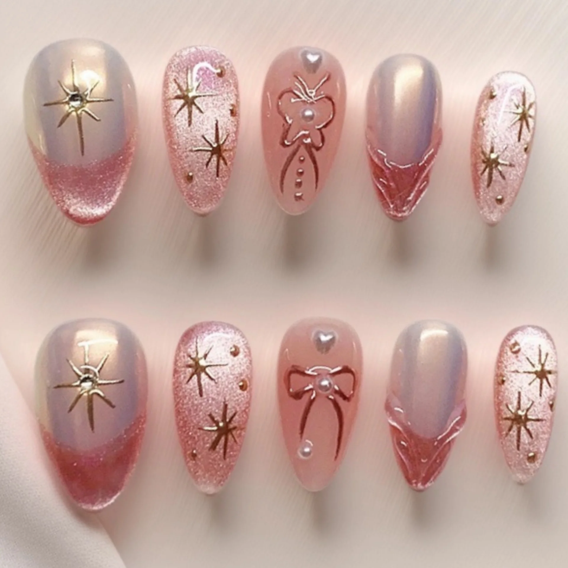 

10pcs Short Almond Handmade False Nails Tips Cat's Eye Smudge Design Full Cover Fake Nail Art with Flower Diamond Press on Nails