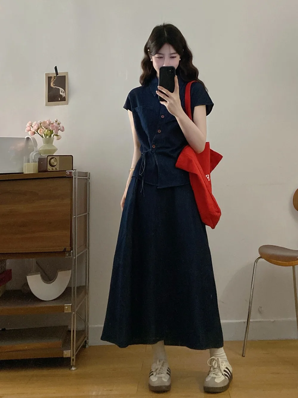 

Летний комплект из джинсовой рубашки и юбки для женщин больших размеров, с поясом, коротким рукавом, высокой талией, в повседневном стиле, дышащая ткань.