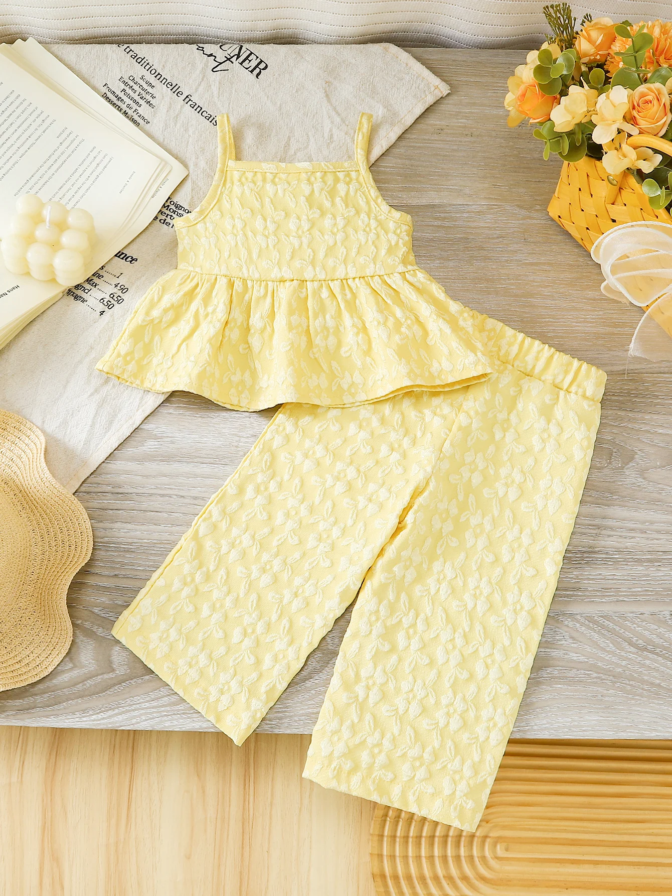 2-teiliges Sommer-Jacquard-Cami-Set für Mädchen, 2–7 Jahre, gelbes Schößchenoberteil mit Rüschensaum + Hose mit weitem Bein, lässige Alltags-/Party-/Outdoor-Kleidung, atmungsaktiv – Detail 3